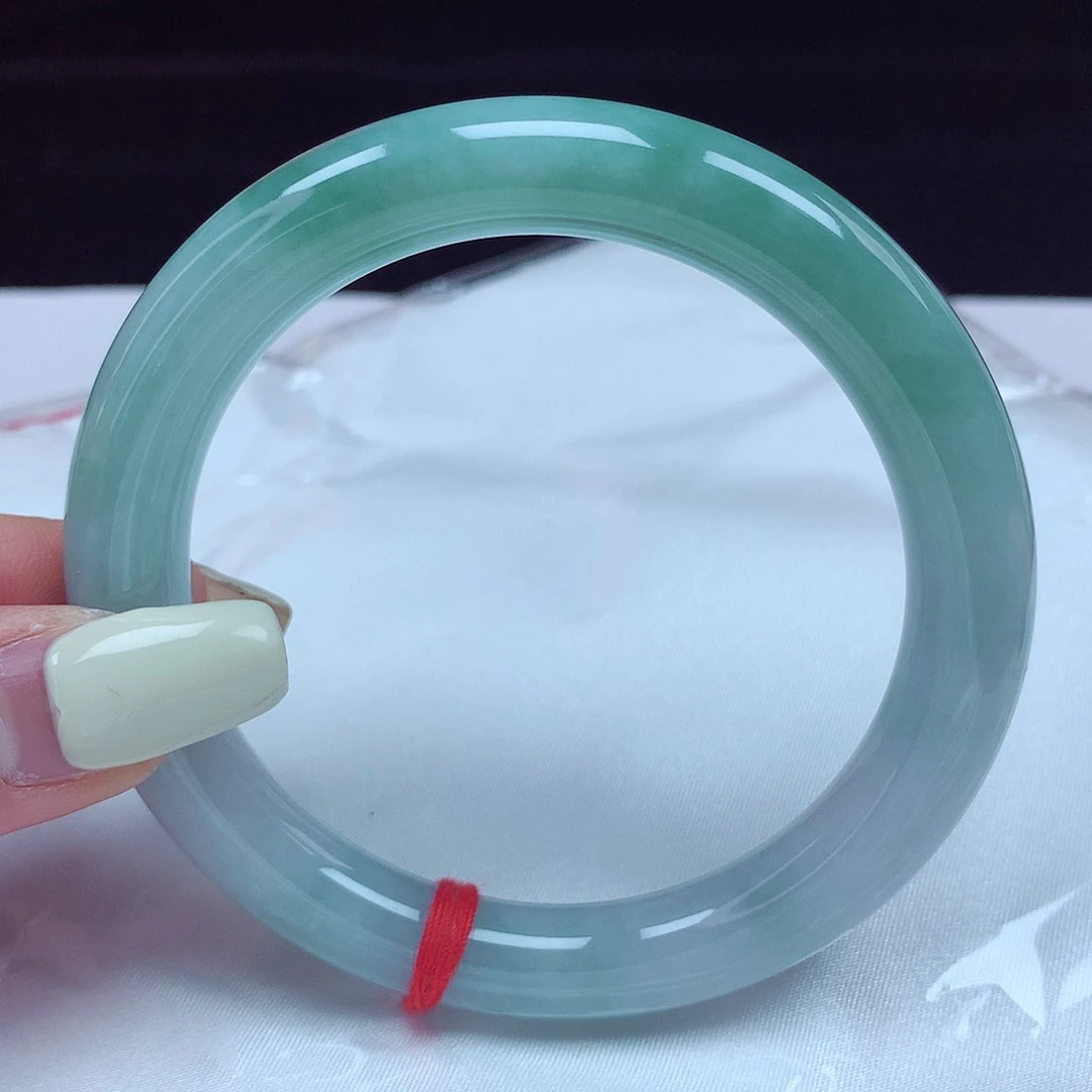 翡翠手镯（圆镯）未镶嵌58圈