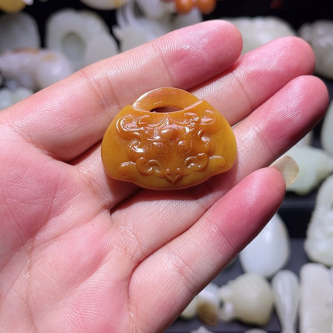 和田玉未镶嵌挂件