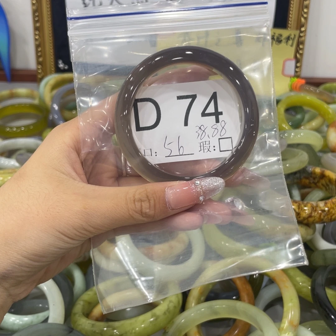 未镶嵌蛇纹石玉颈饰如*?
