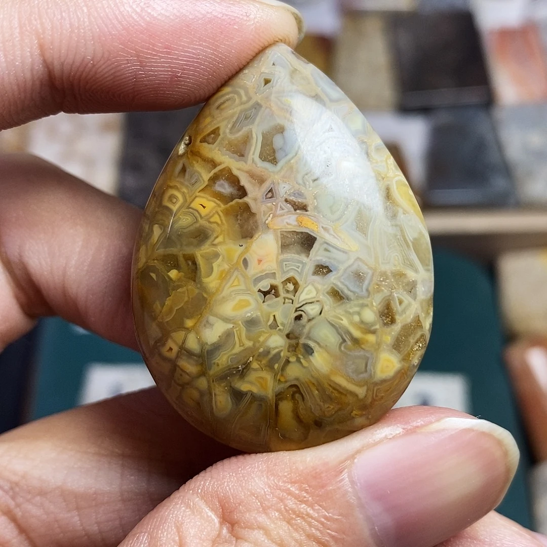 石英质玉（非洲翠）合金颈饰