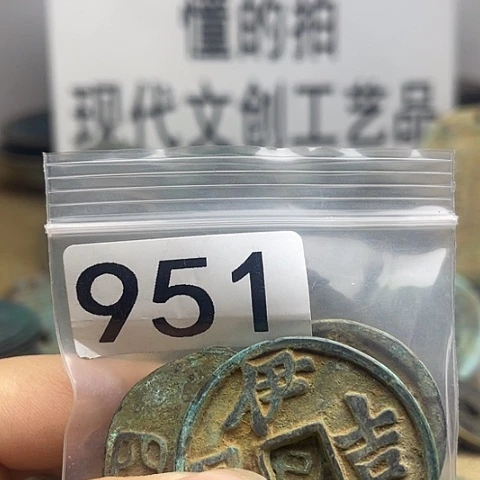 吕***雷铜现代文创工艺品现代花钱