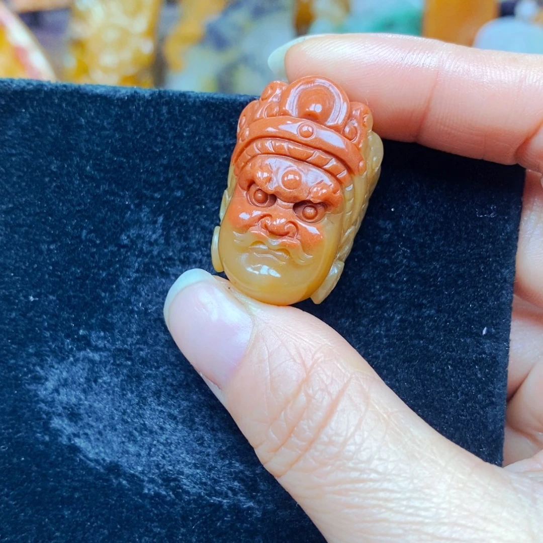 未镶嵌石英质玉（黄龙玉）颈饰