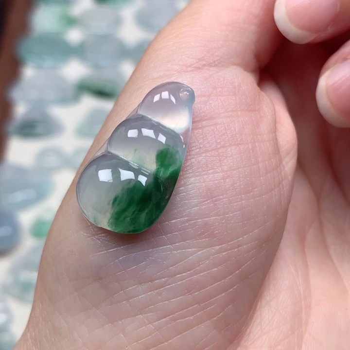 翡翠未镶嵌颈饰冰种飘花福豆