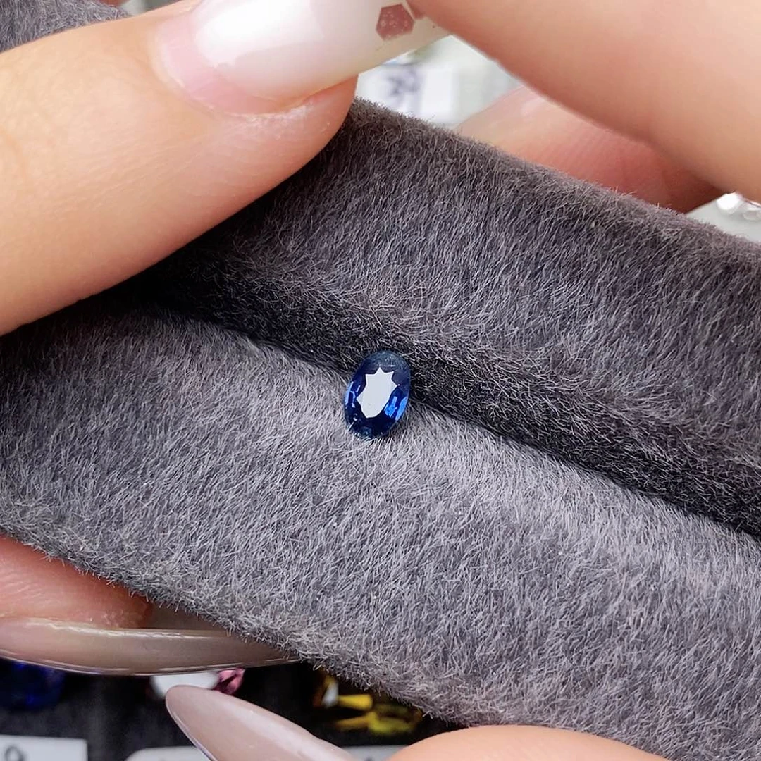裸石蓝宝石浓郁深邃接近湖水蓝色0.45ct/3214号