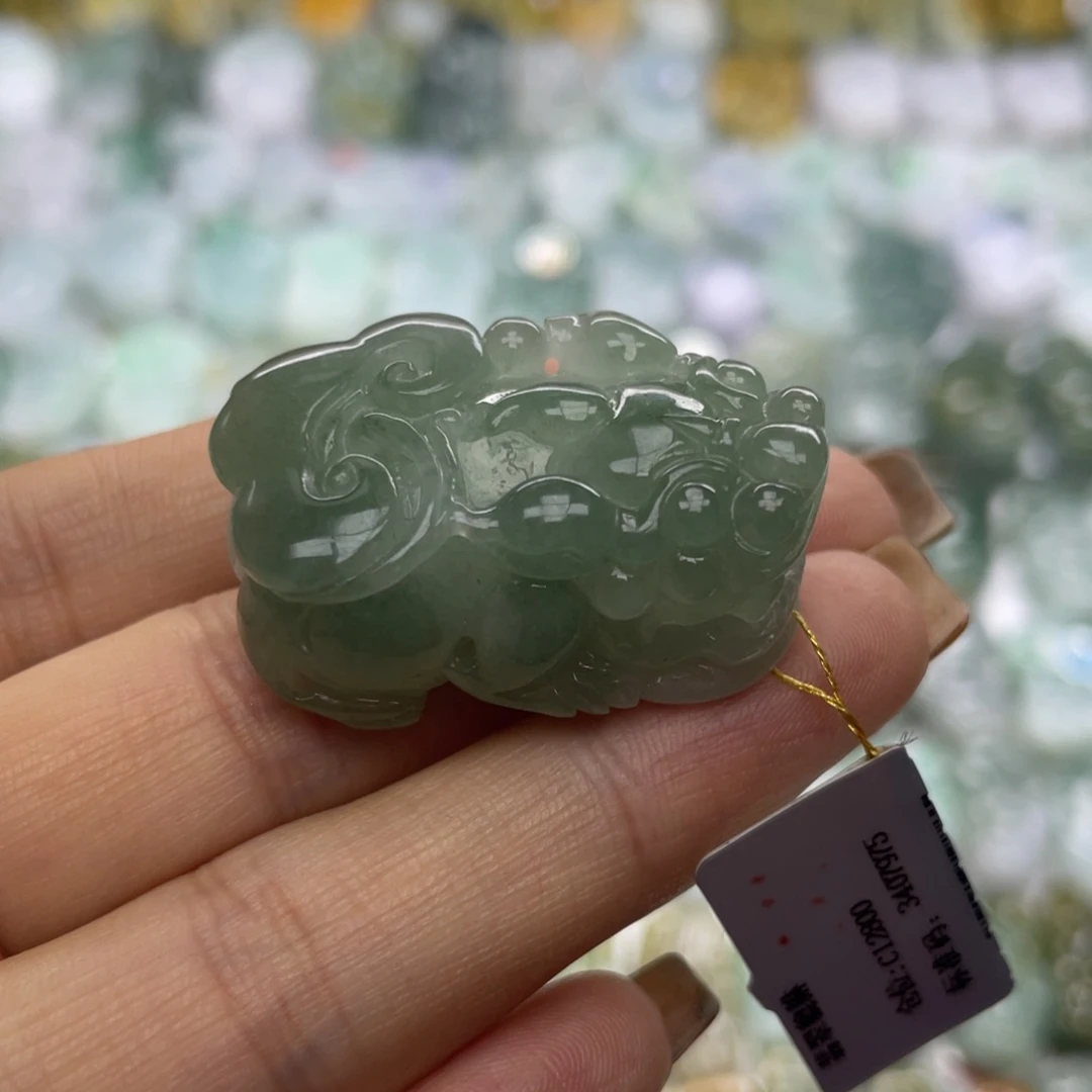 翡翠未镶嵌颈饰貔貅