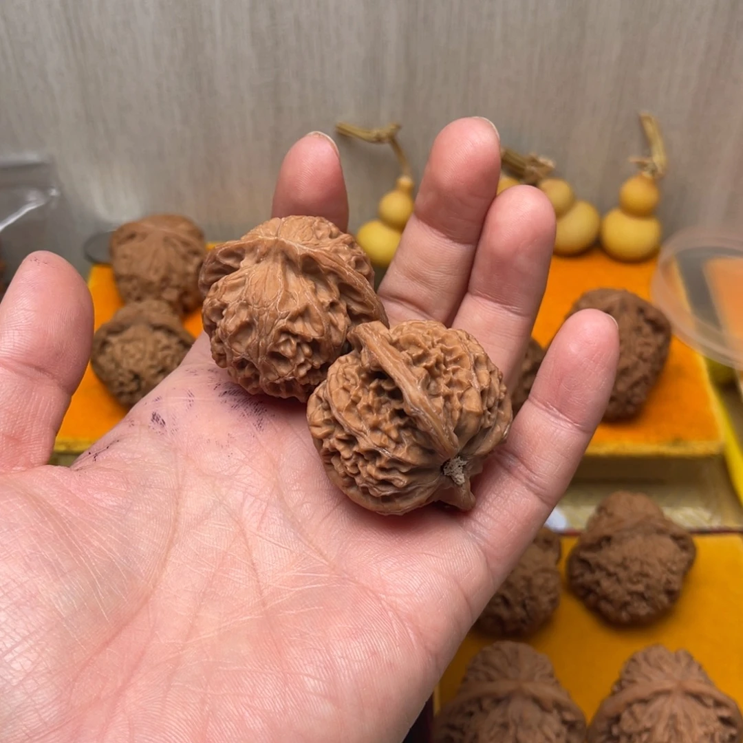 姜***把件文玩核桃宫灯