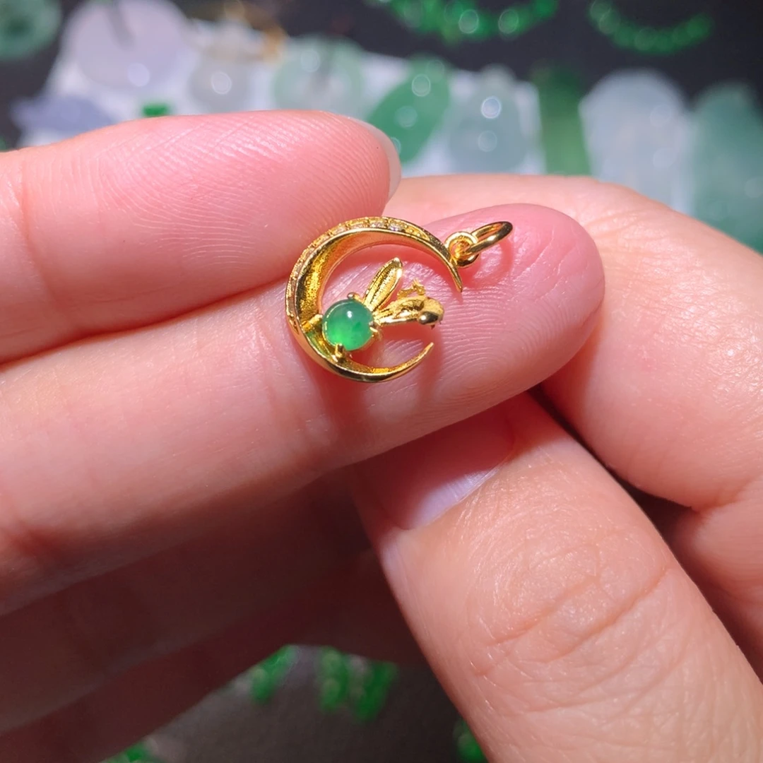 翡翠未镶嵌颈饰吊坠