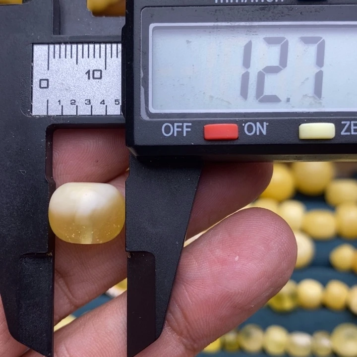 琥珀未镶嵌裸石28号12.8*10喇叭口微瑕