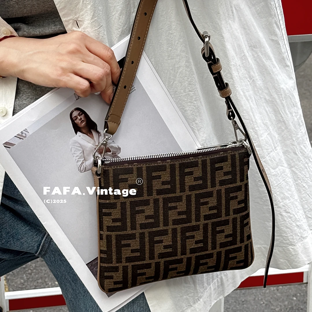 95新 FENDI/芬迪 發發中古·95新fendi/芬迪老花斜挎包
