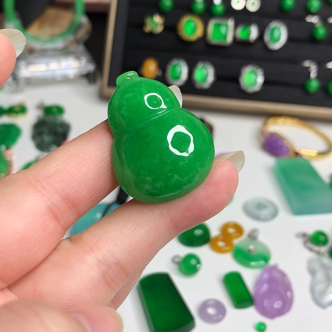 树***洞翡翠未镶嵌手饰优化572