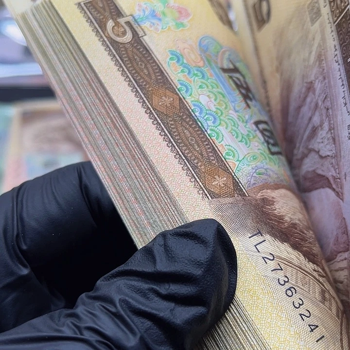 退市四版805散张旧票2张去拍吧