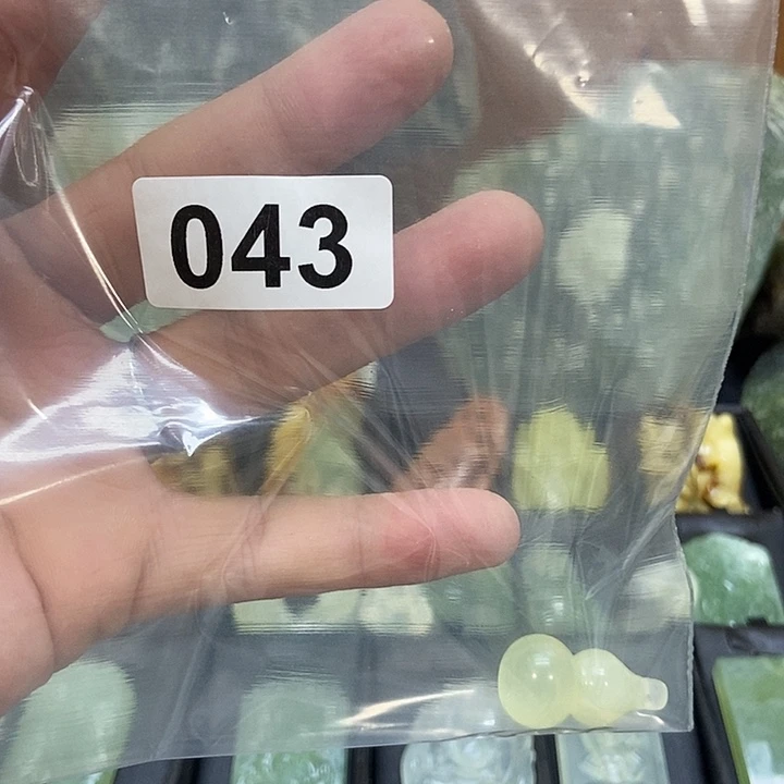 陆****蛇纹石玉未镶嵌岫玉高品质原石
