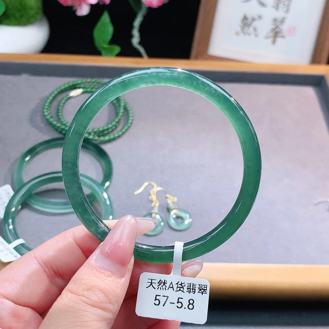 未镶嵌手镯（圆镯）翡翠