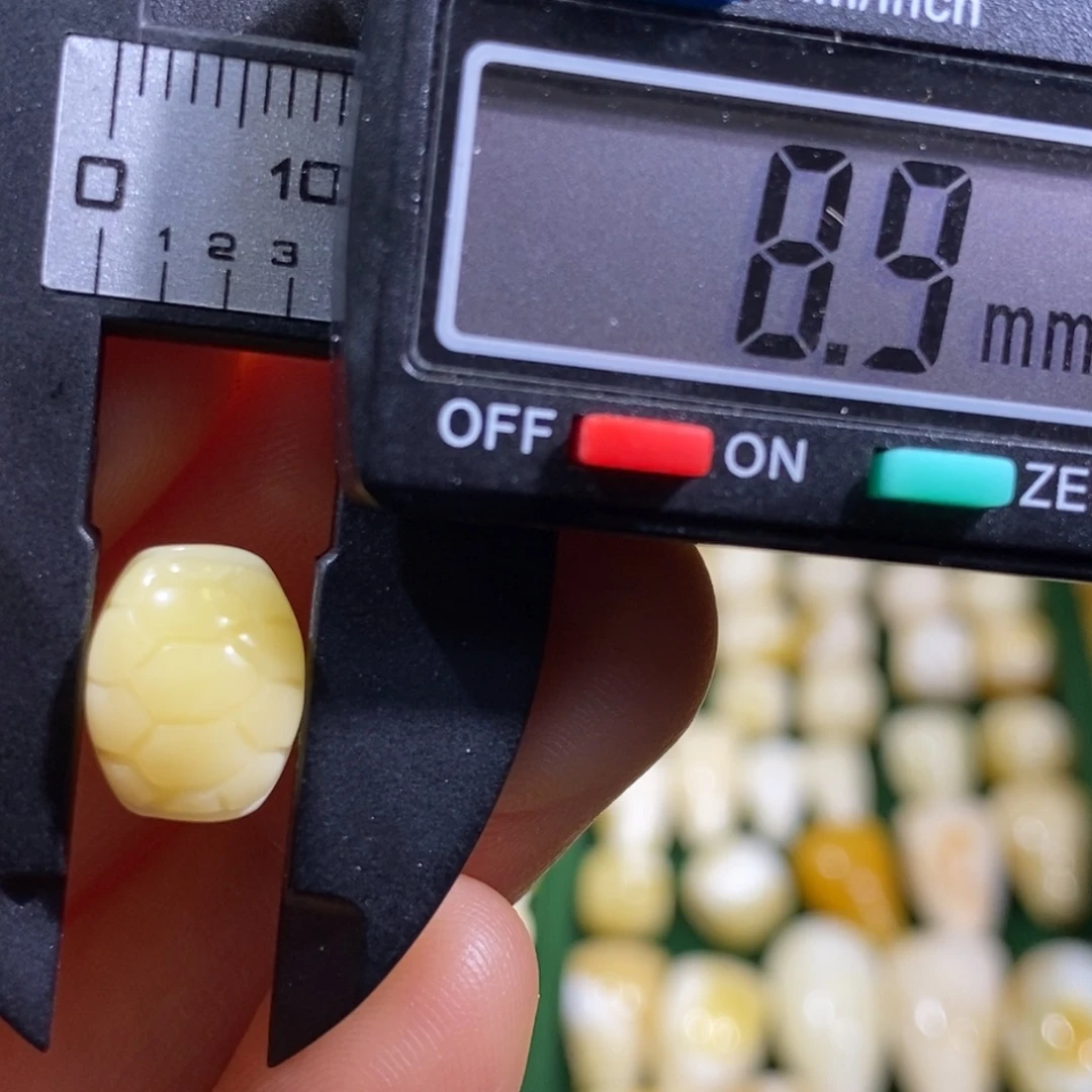 蜜蜡未镶嵌裸石配饰