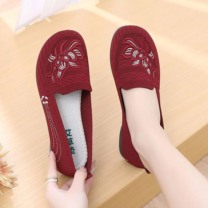 春夏新款女士网面布鞋一脚蹬绣花百搭软底防滑中老年平底妈妈鞋子