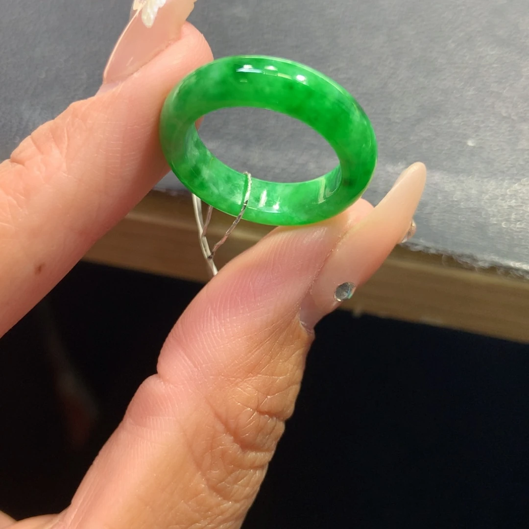 翡翠戒指未镶嵌翡翠