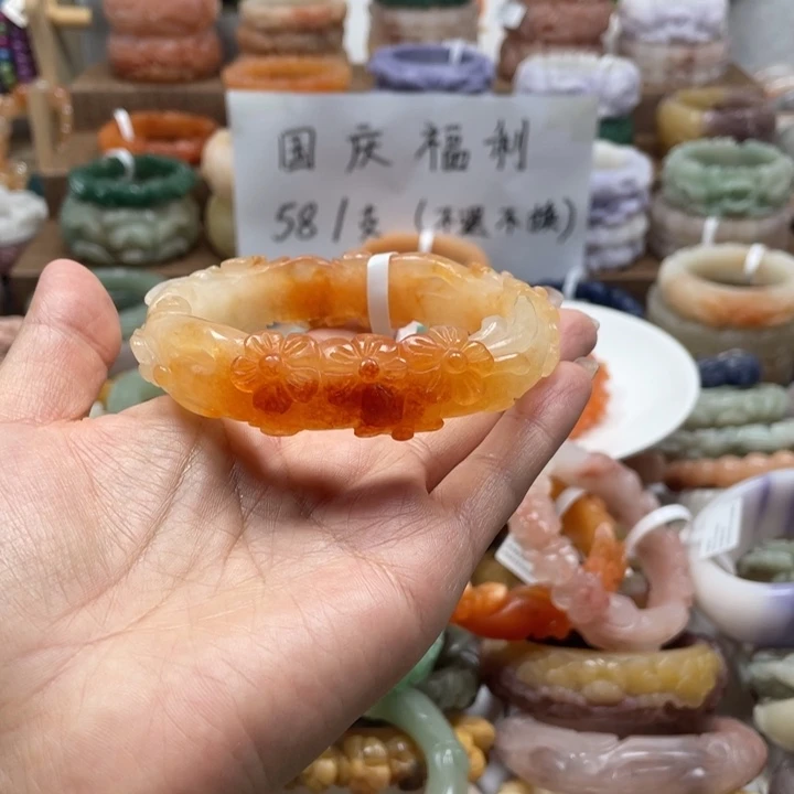 用***5石英质玉未镶嵌手镯
