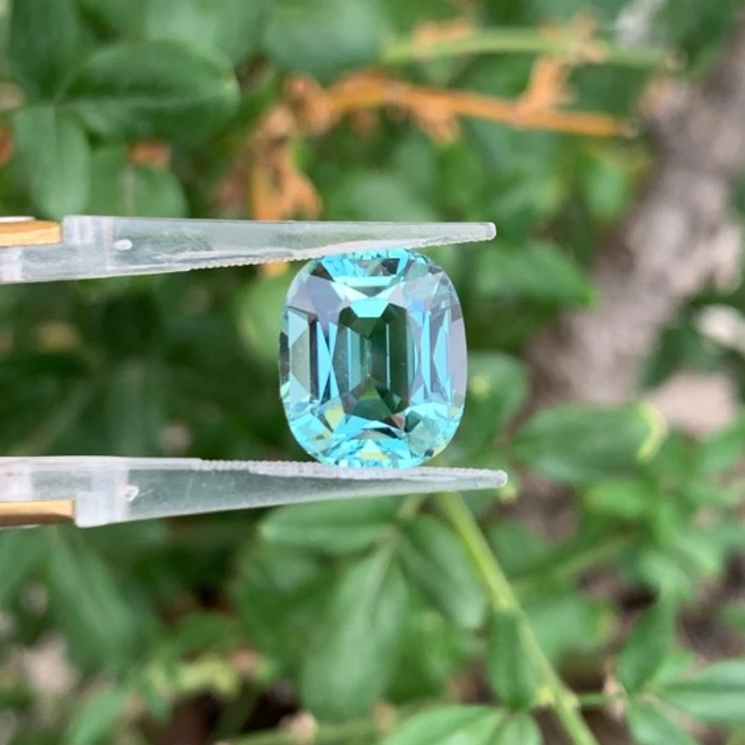 阿富汗海沫色碧玺7.23 CT椭圆形干净，玻璃体璀璨闪耀吉尔德证书