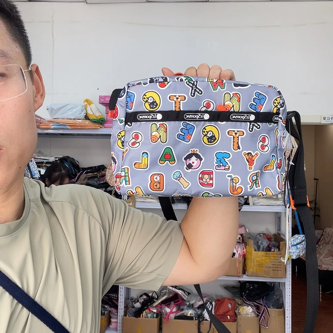 PU化妆包等产品和产品