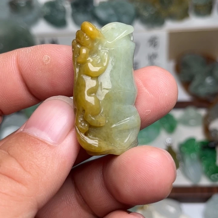 翡翠未镶嵌颈饰竹节