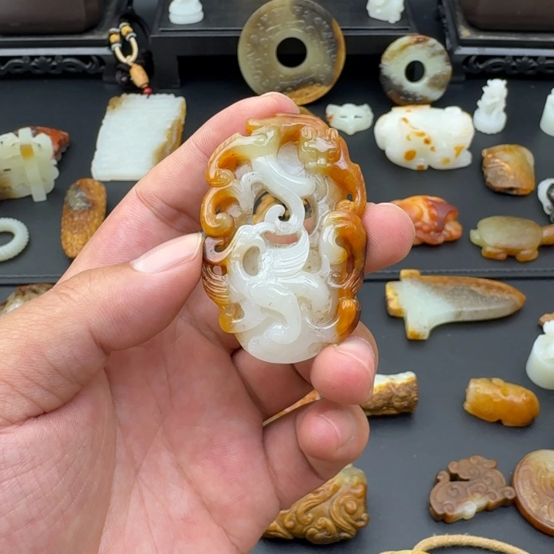 自***渡和田玉未镶嵌颈饰