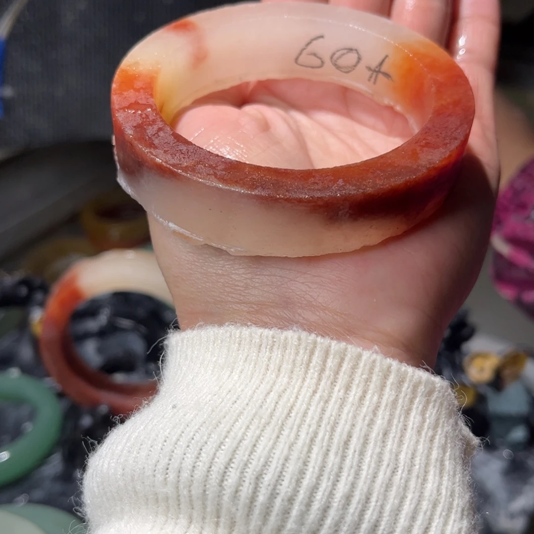 千***君石英质玉未镶嵌手镯定制