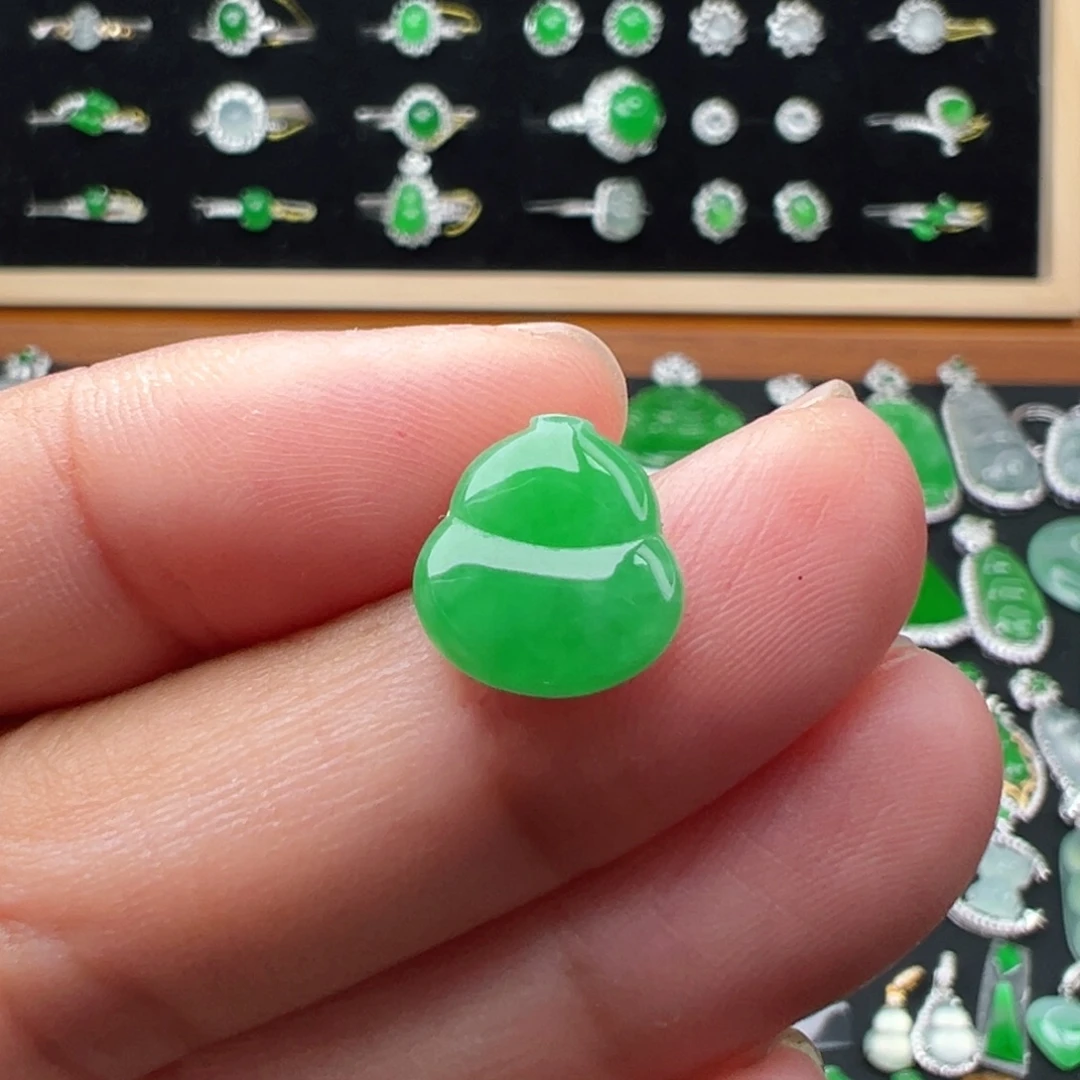 翡翠未镶嵌颈饰葫芦11.2