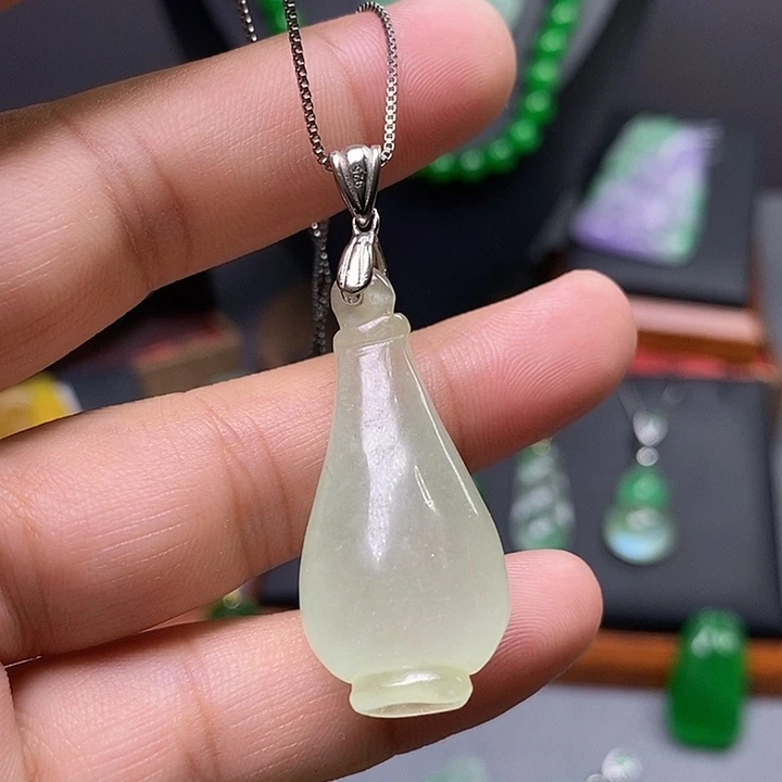 吊坠(赠链)未镶嵌翡翠
