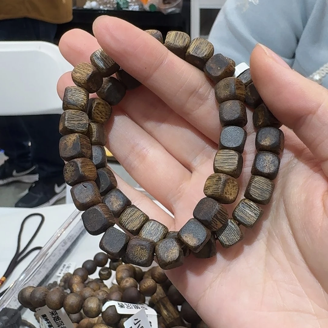 沉香沉香碎屑白棋方珠单圈 8-8 克+多样性发一串