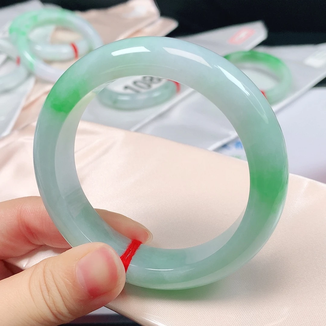 翡翠未镶嵌手镯1966