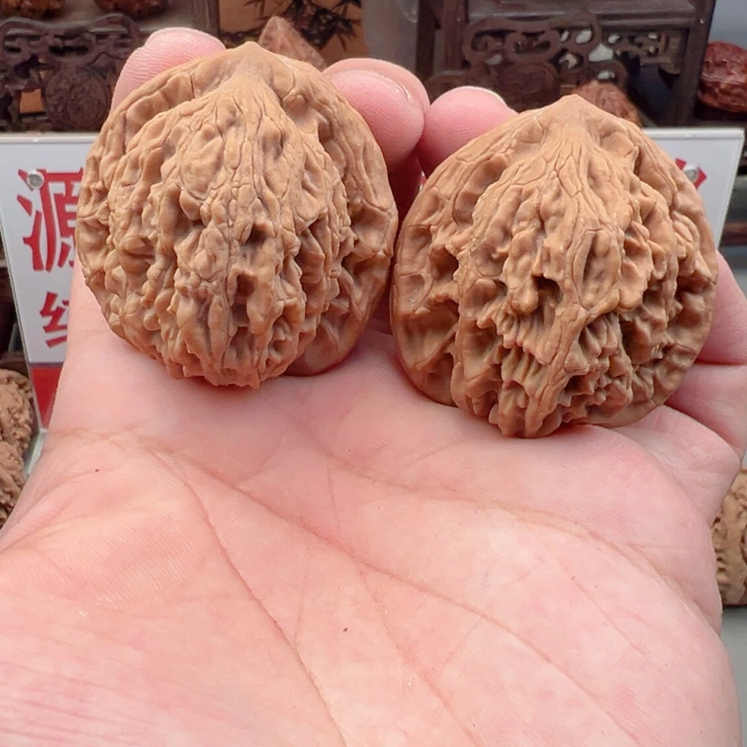 文玩核桃吊坠41虎头45克 磕尖