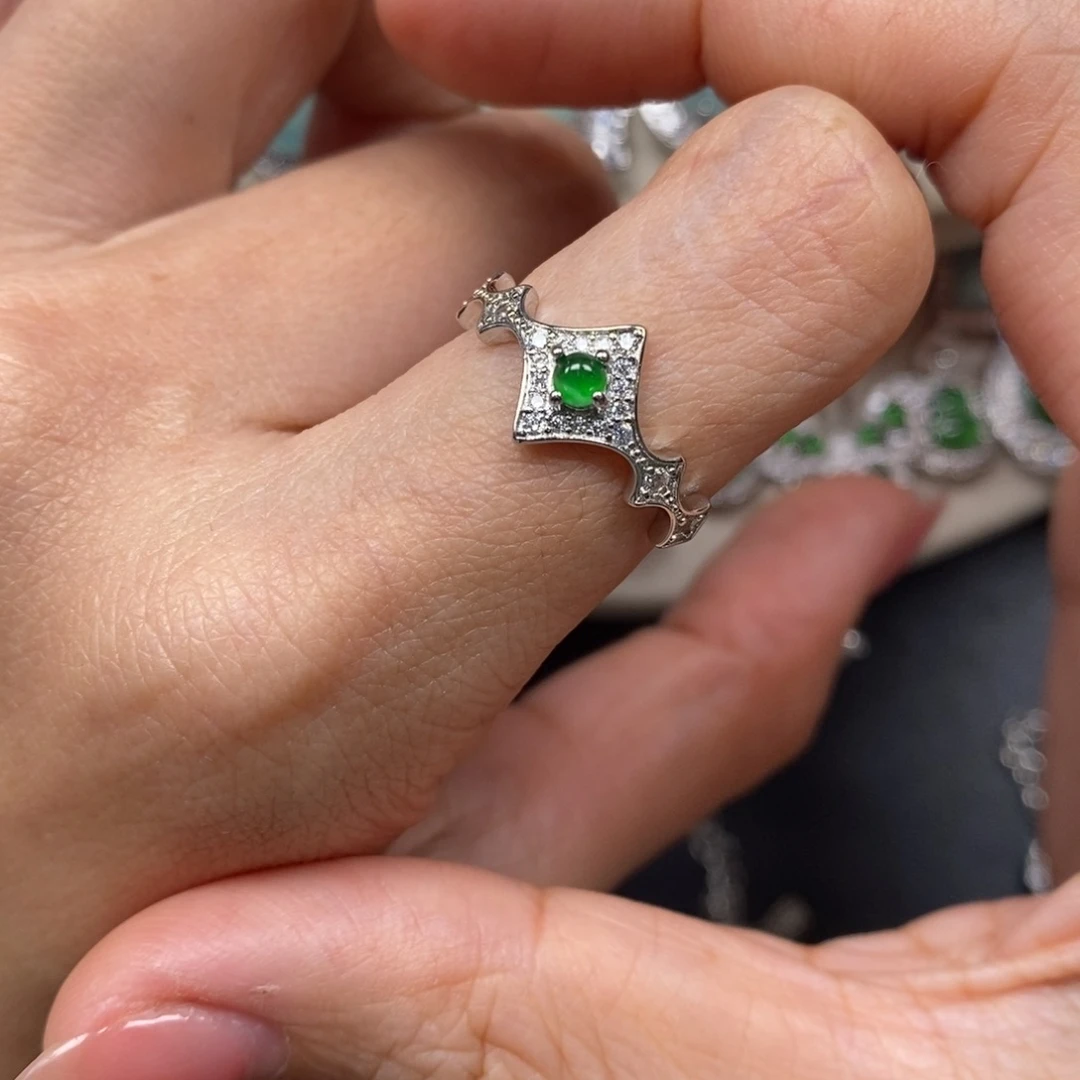 翡翠颈饰未镶嵌翡翠