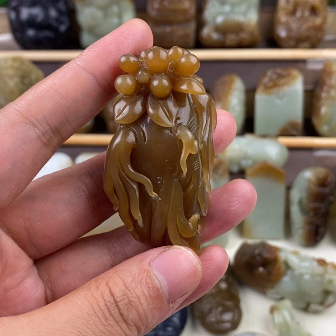 鸿***上颈饰未镶嵌和田玉