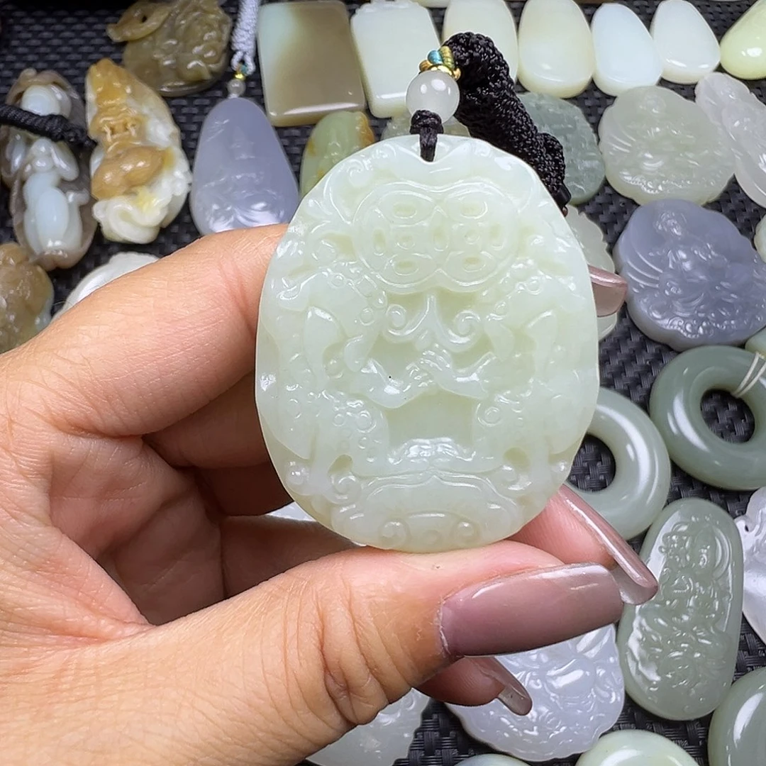 和田玉足银镀金镶嵌颈饰卡46.6