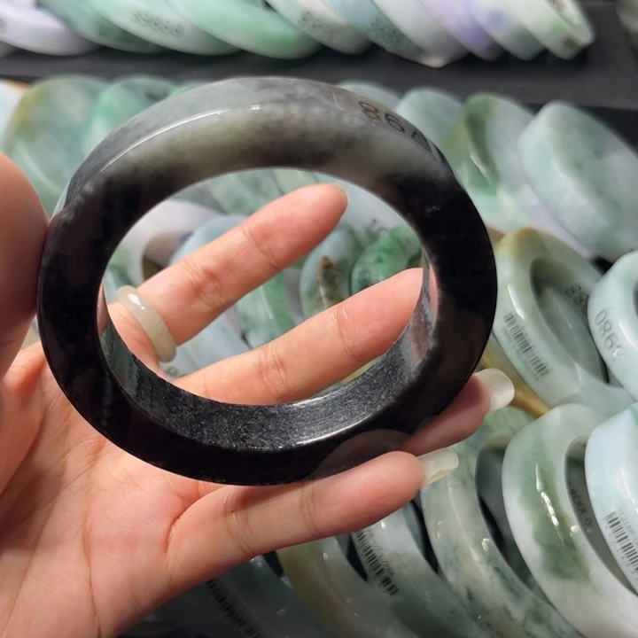 定制翡翠未镶嵌翡翠手镯