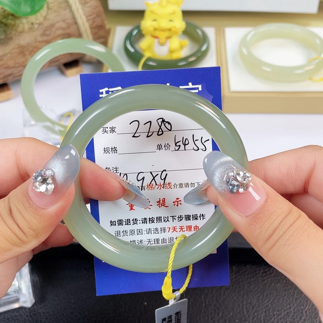 和田玉手镯未镶嵌