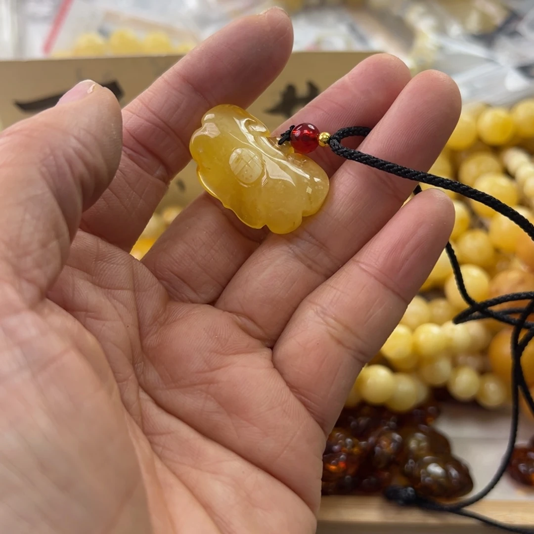 琥珀珠宝奇石未镶嵌