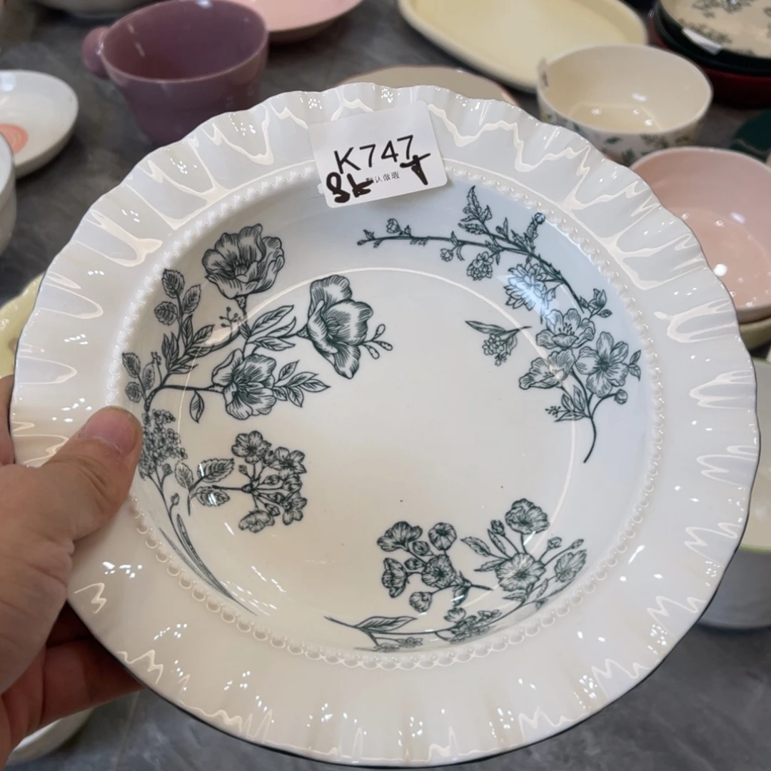 陶瓷微瑕餐具介意勿拍，满18飞！