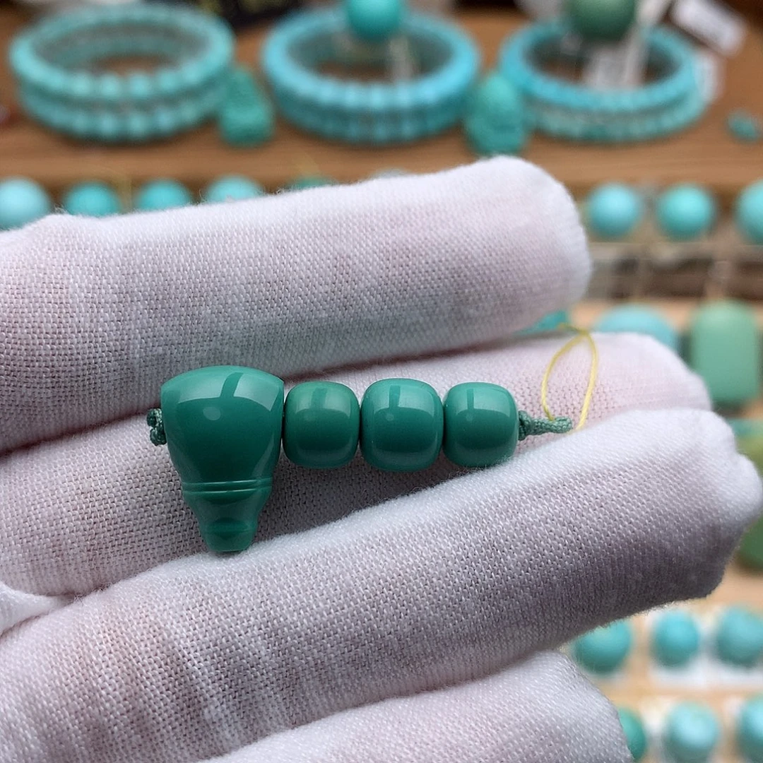 绿松石未镶嵌珠宝奇石