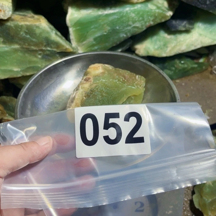 未镶嵌蛇纹石玉珠宝半成品