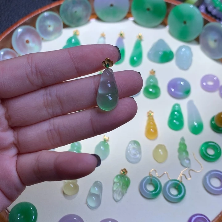 珠***灰缅甸翡翠18k 金小葫芦