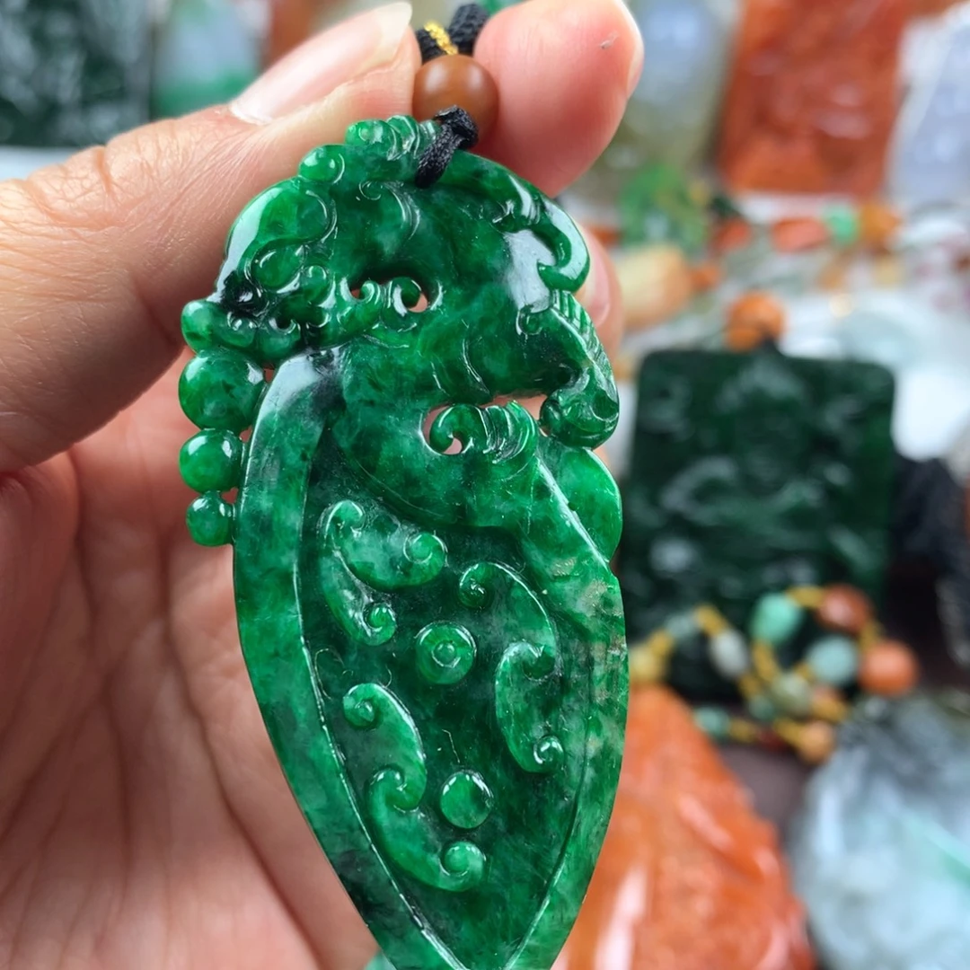 翡翠未镶嵌颈饰挂件