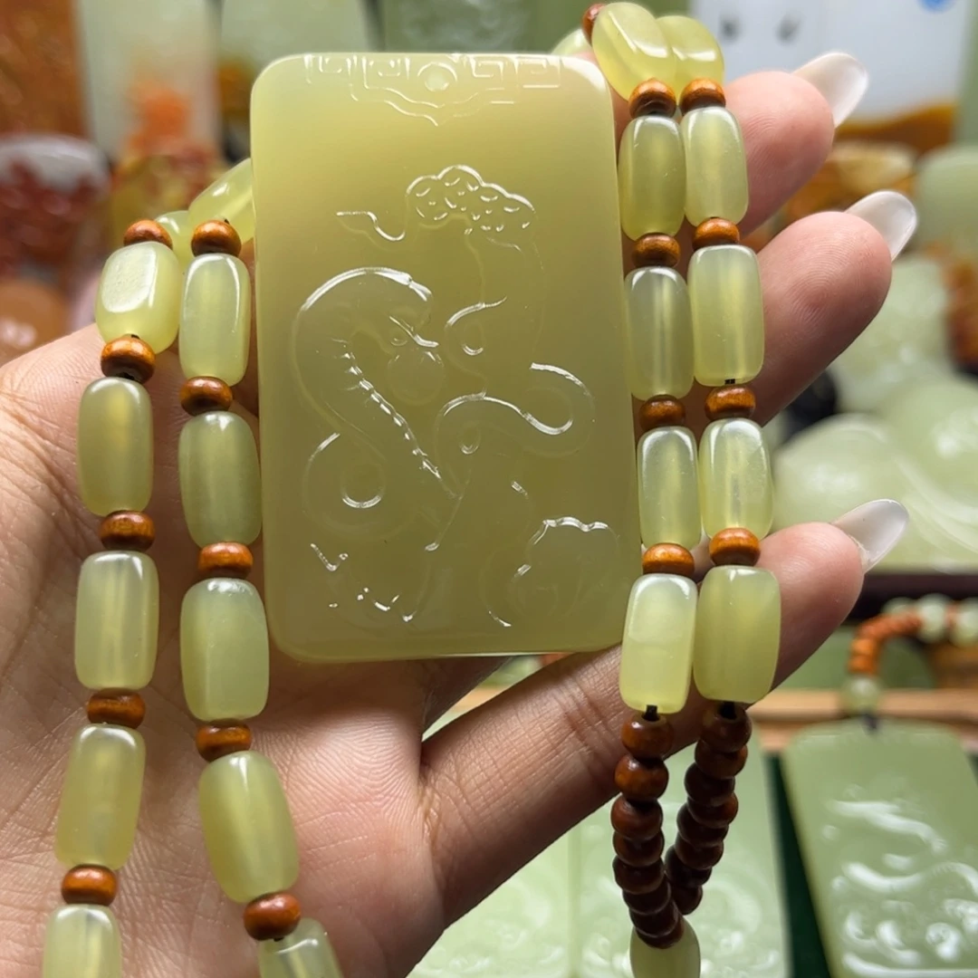 *****天然玉石生肖蛇牌