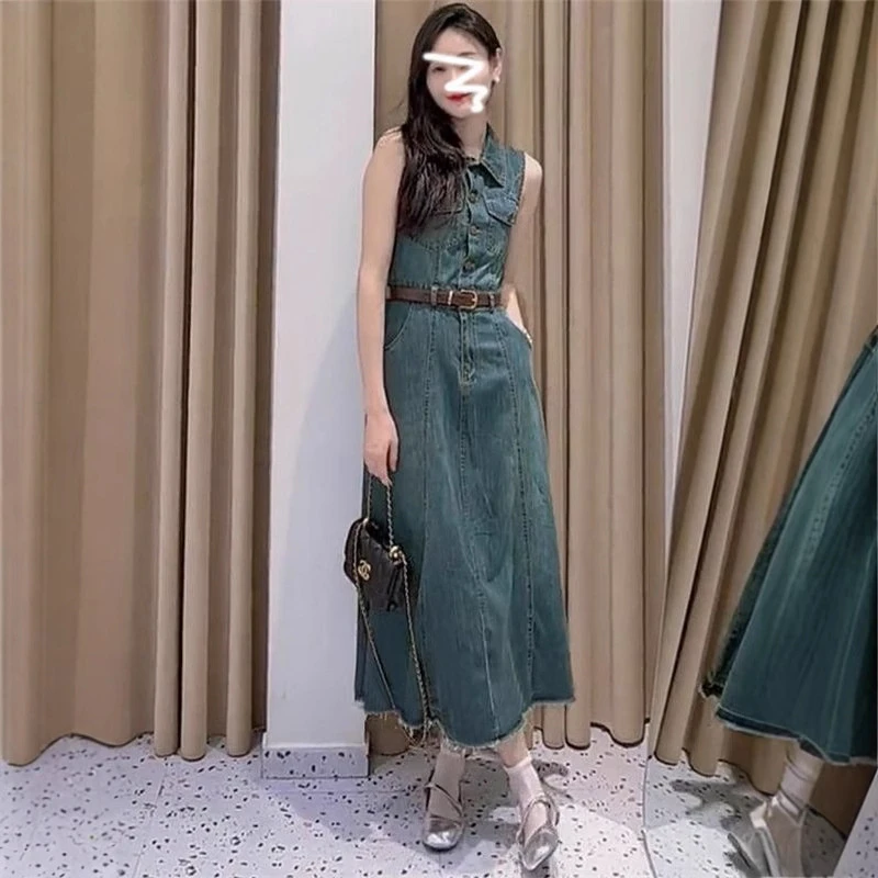 气质翻领牛仔背心裙子2025年夏季复古港风蓝色收腰A字连衣长裙女