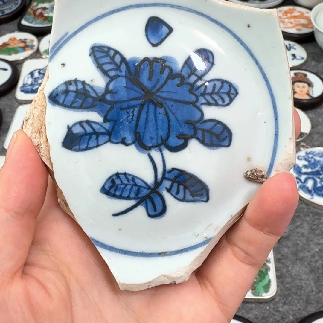 瓷片青花破瓷片一个