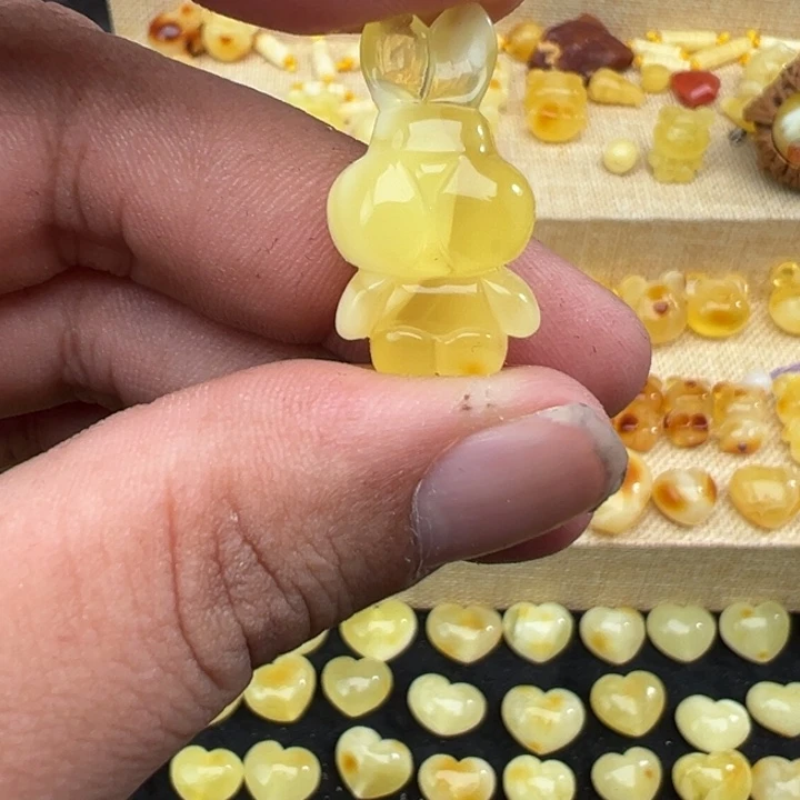 琥珀吊坠(不含链)未镶嵌小兔子