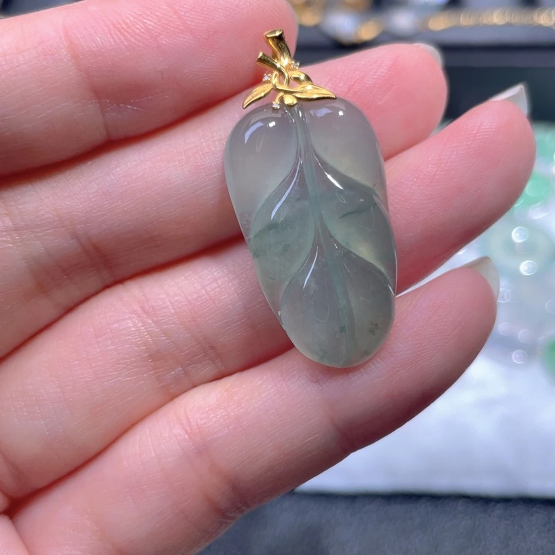 翡翠18K金镶嵌颈饰翡翠