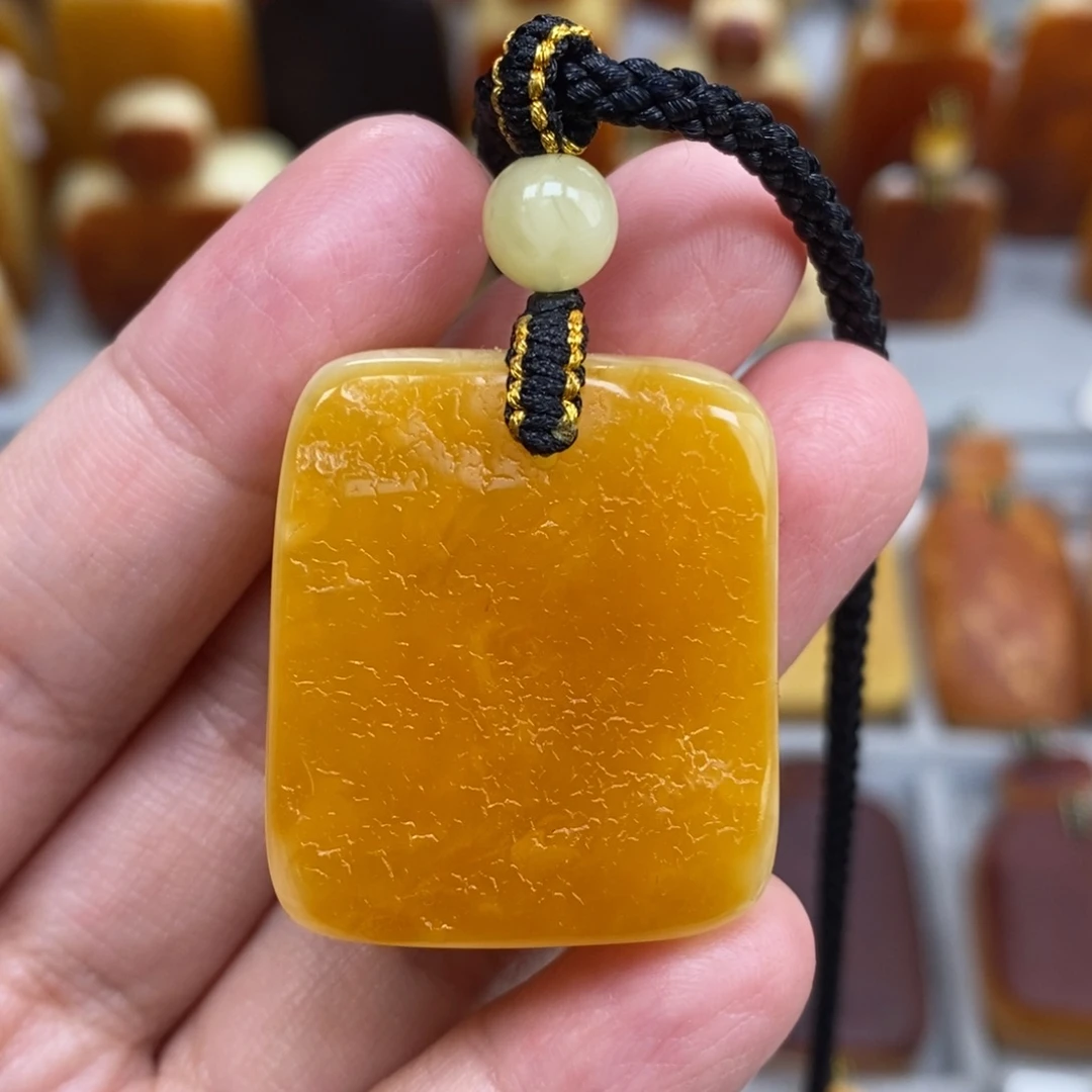 蜜蜡未镶嵌珠宝奇石