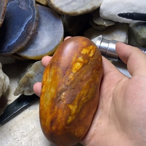 透闪石质玉未镶嵌珠宝奇石