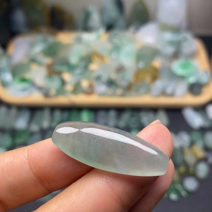 颈饰未镶嵌翡翠随形